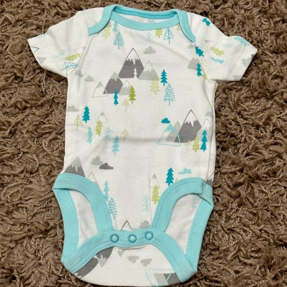 NWT Adventure Blanket and Onsie Set - Picture 4 of 9